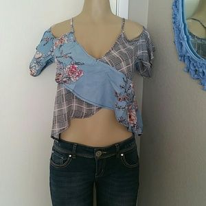 Polly & Esther cold shoulder crop top